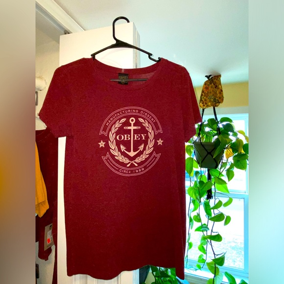 Size M- Obey Women’s Soft Tee - Picture 1 of 2